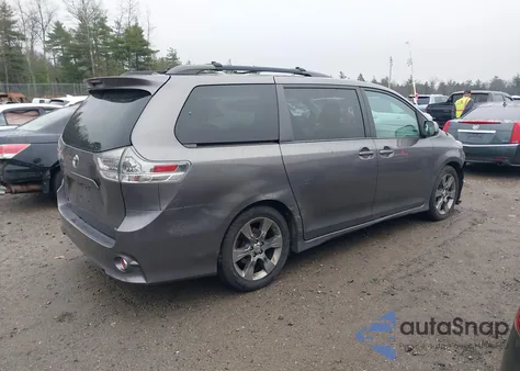 2011 Toyota Sienna Se z USA, uszkodzony, nr VIN 5TDXK3DC7BS131389